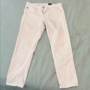 AG white prima crop (small stain near left foot)